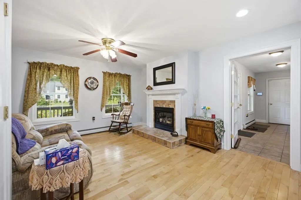 22 Davis Road Buxton ME 04093