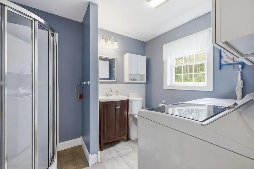 22 Davis Road Buxton ME 04093