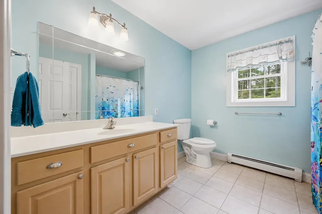 22 Davis Road Buxton ME 04093