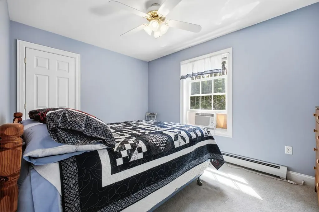 22 Davis Road Buxton ME 04093