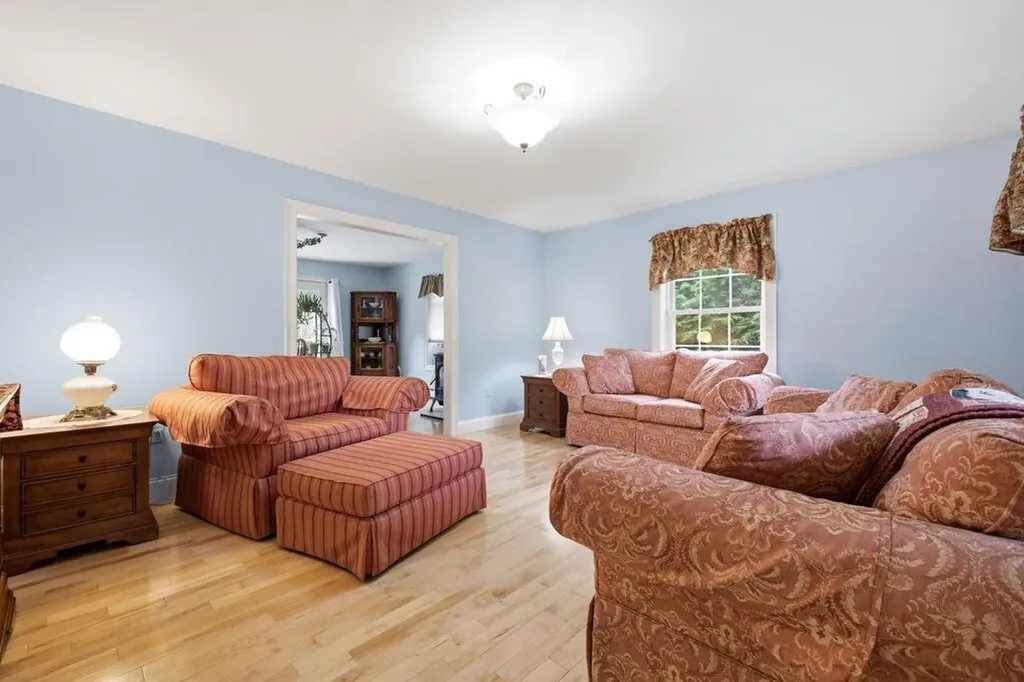 22 Davis Road Buxton ME 04093