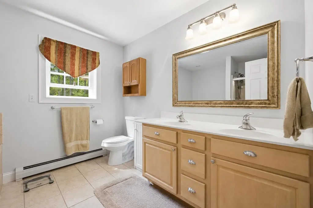 22 Davis Road Buxton ME 04093