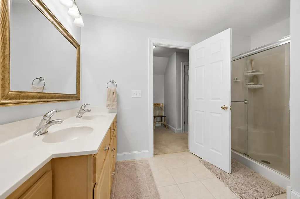 22 Davis Road Buxton ME 04093