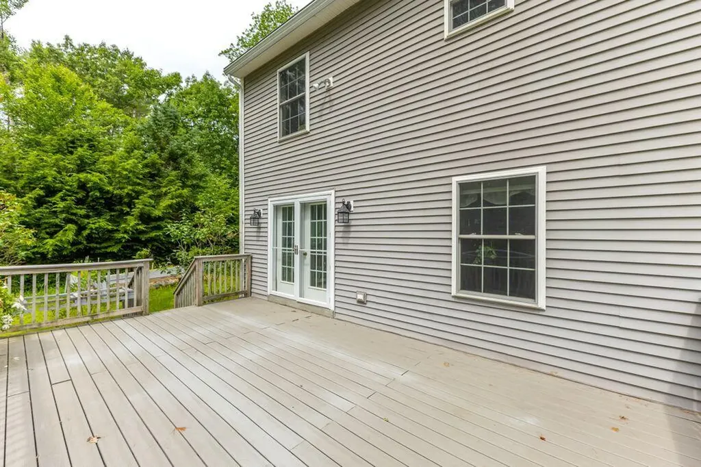 22 Davis Road Buxton ME 04093