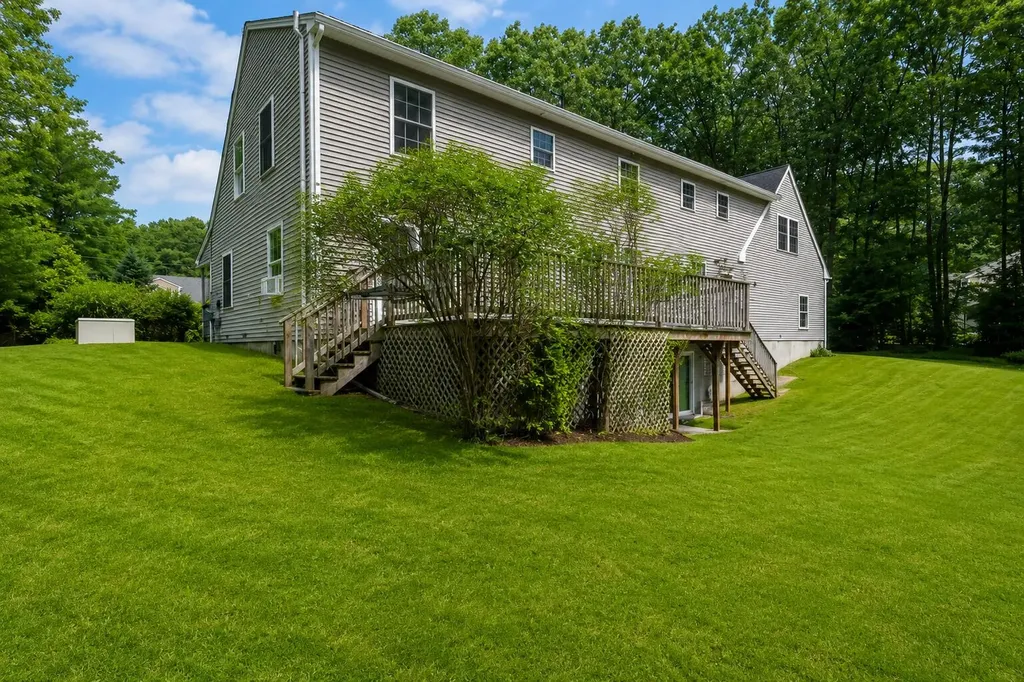 22 Davis Road Buxton ME 04093