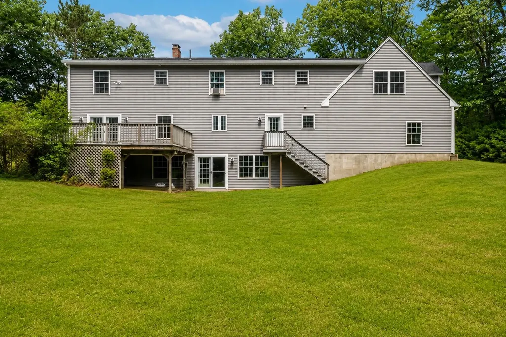 22 Davis Road Buxton ME 04093