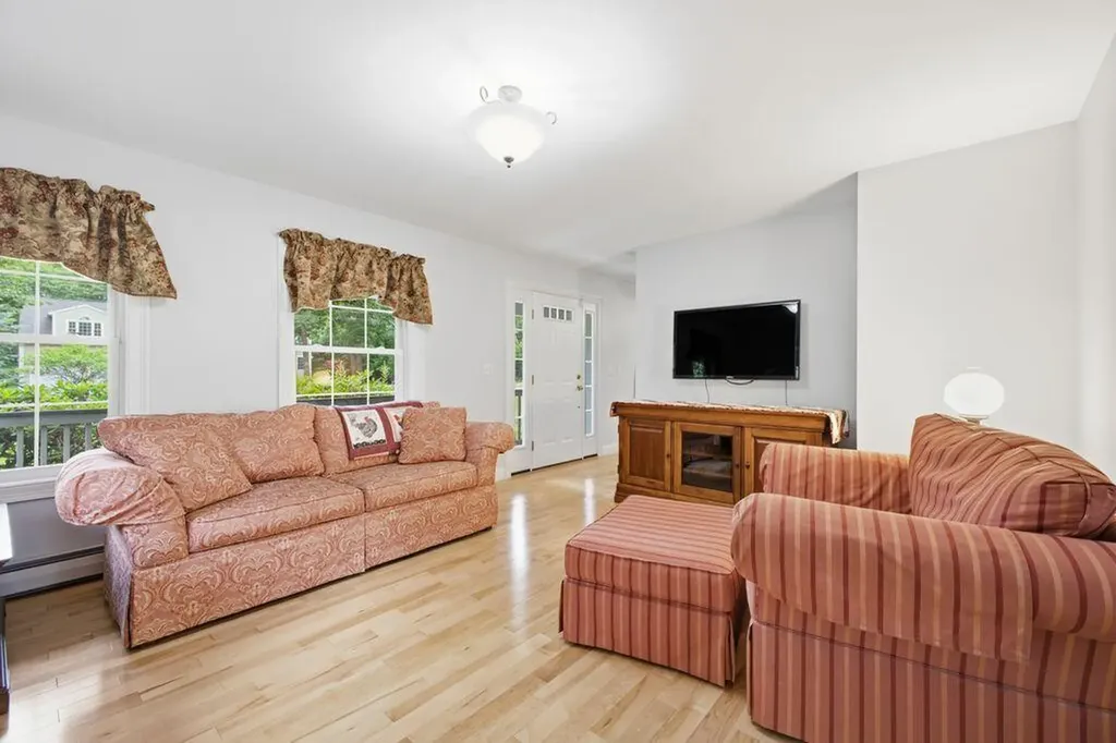22 Davis Road Buxton ME 04093