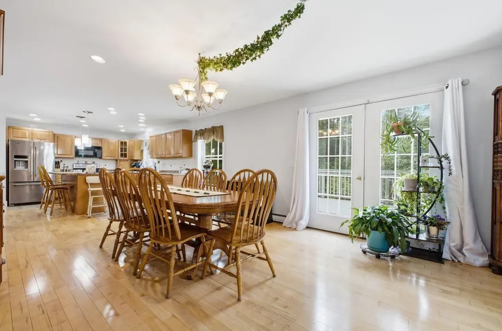 22 Davis Road Buxton ME 04093