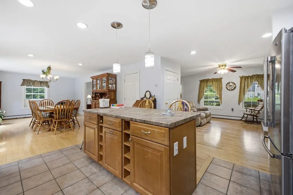 22 Davis Road Buxton ME 04093