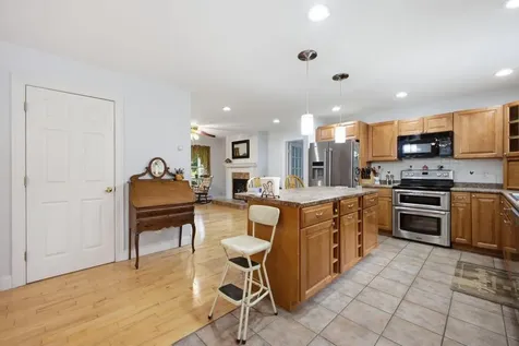 22 Davis Road Buxton ME 04093