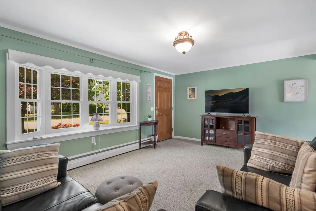 38 Perry Road Hampden ME 04444