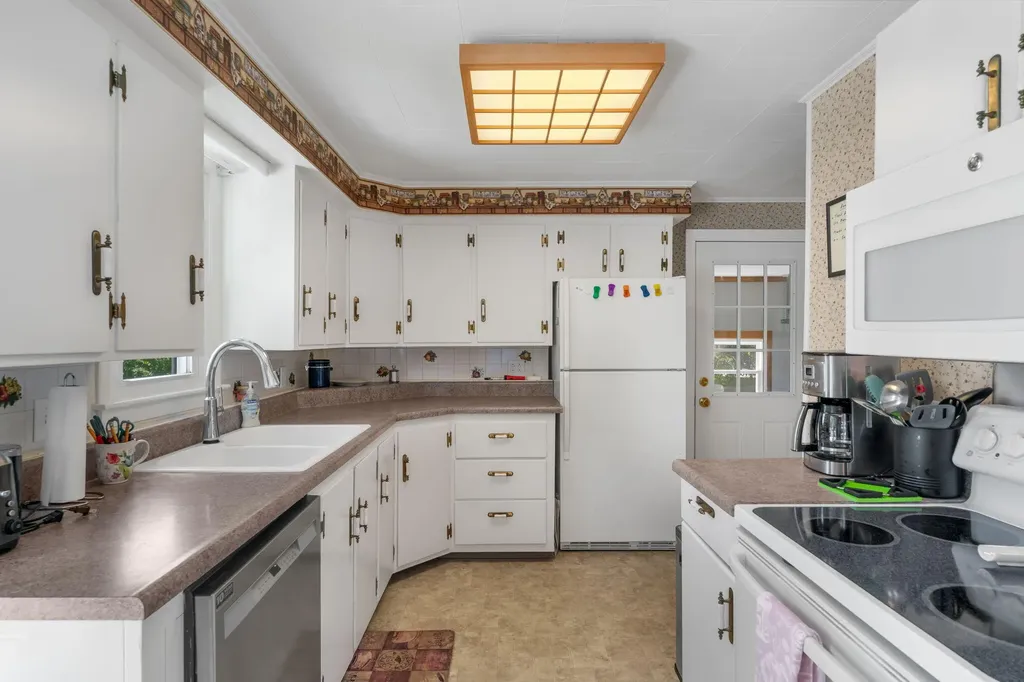 38 Perry Road Hampden ME 04444