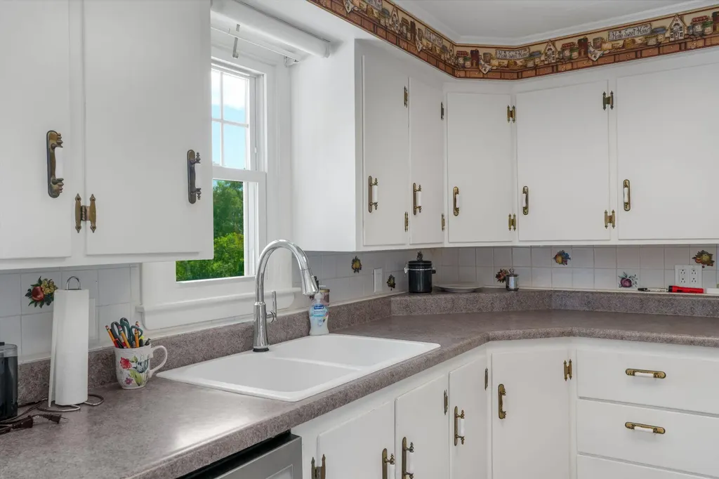 38 Perry Road Hampden ME 04444