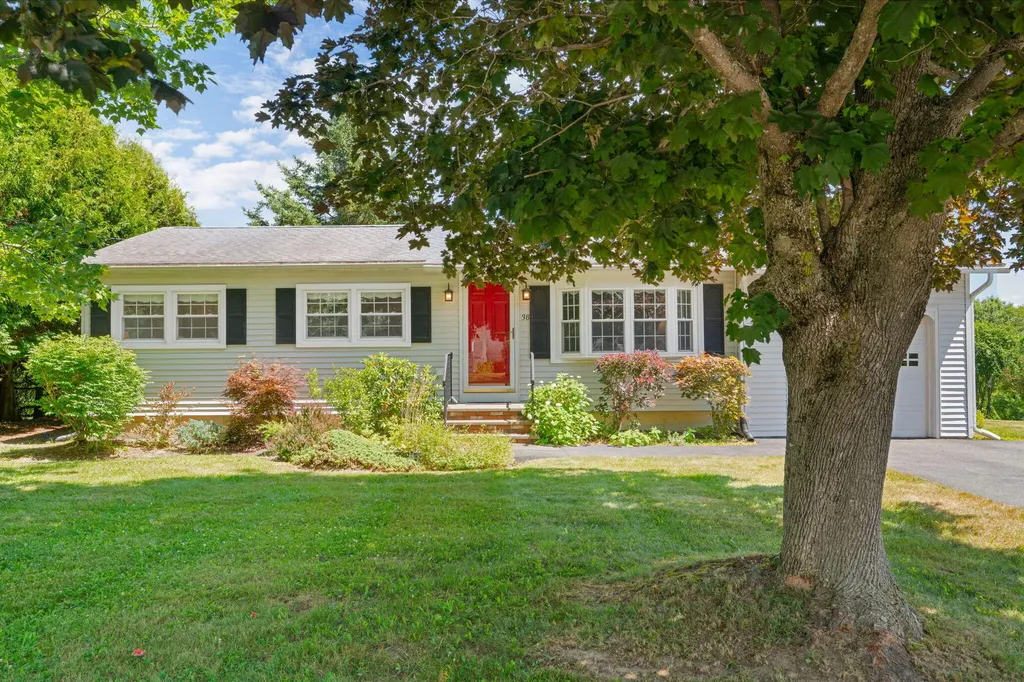38 Perry Road Hampden ME 04444