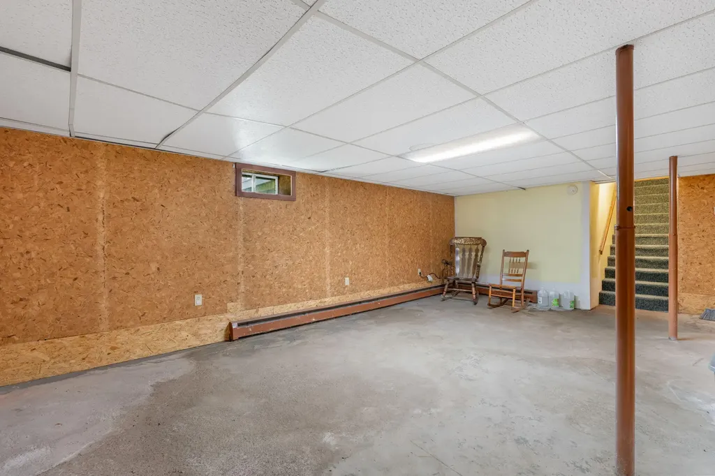 38 Perry Road Hampden ME 04444
