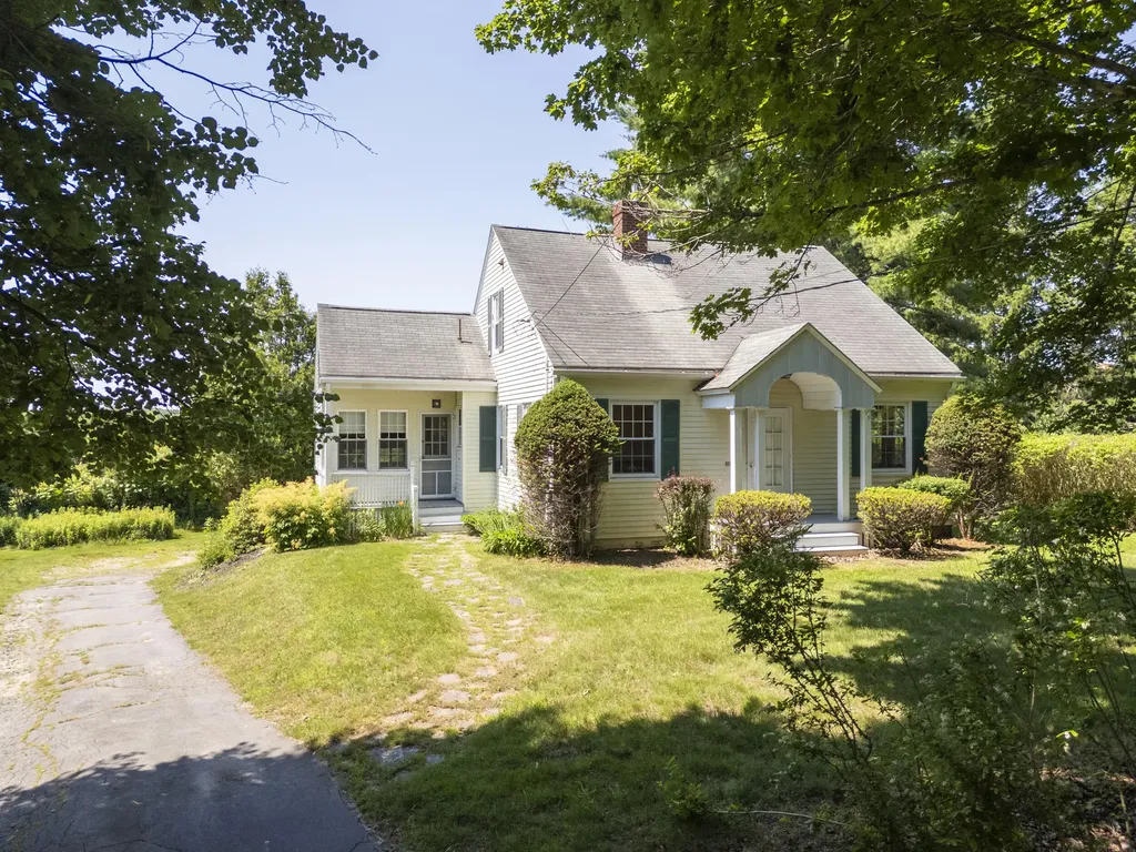 208 Falmouth Road Falmouth ME 04105