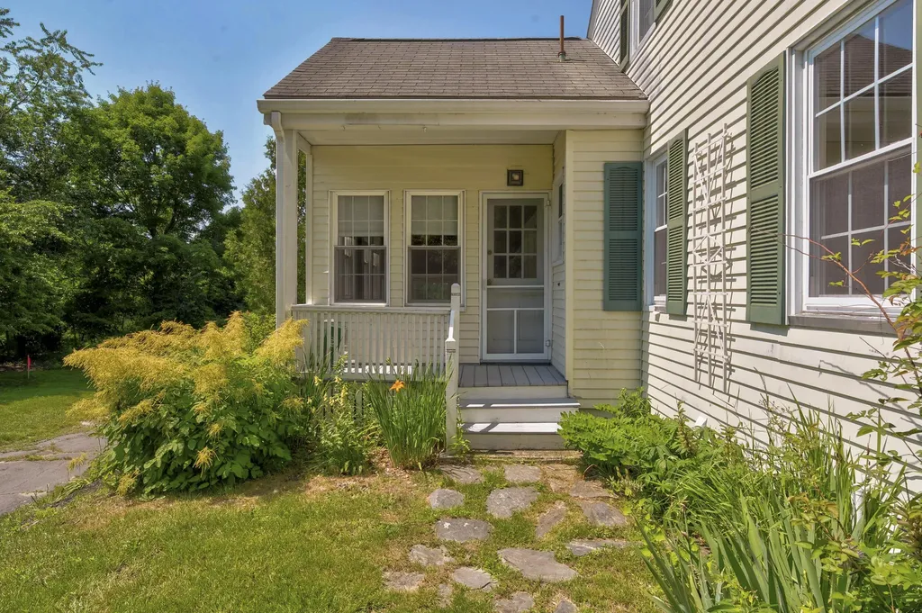 208 Falmouth Road Falmouth ME 04105