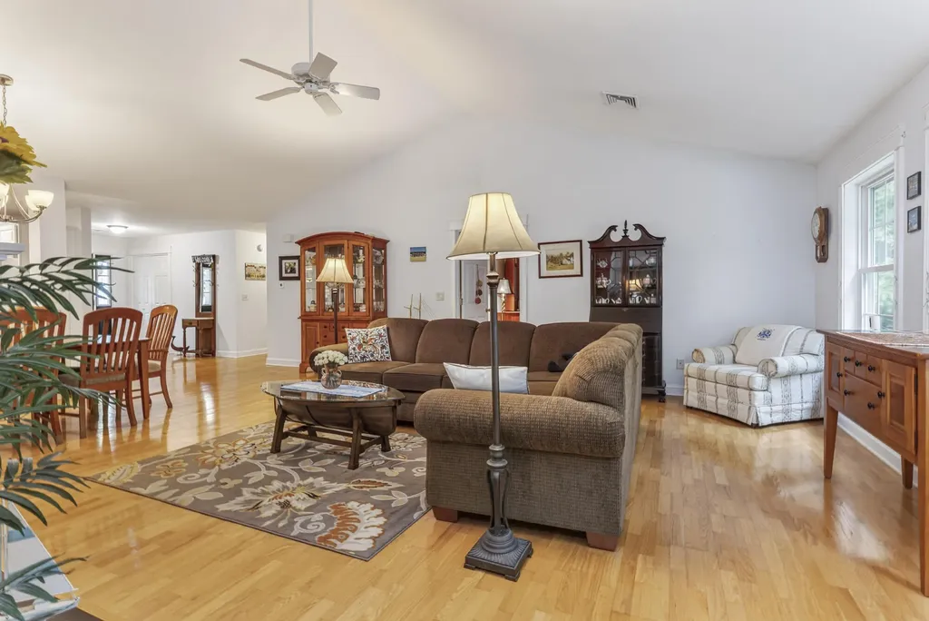 19 Mackworth Lane Cumberland ME 04110