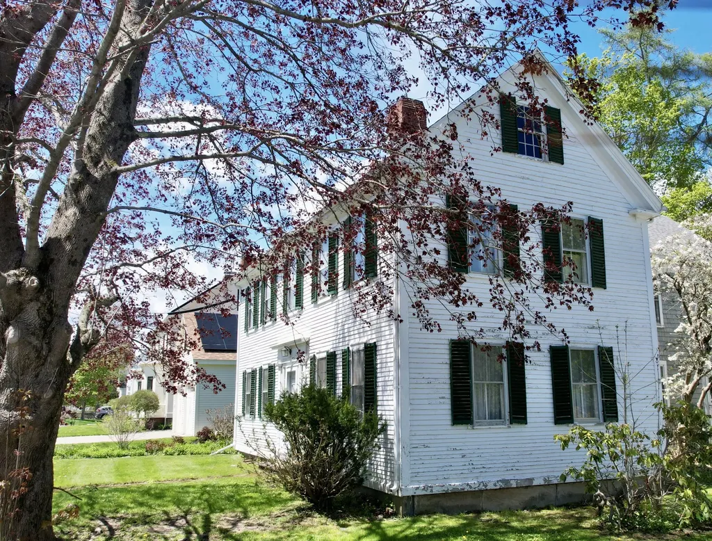 226 Elm Street Damariscotta ME 04543