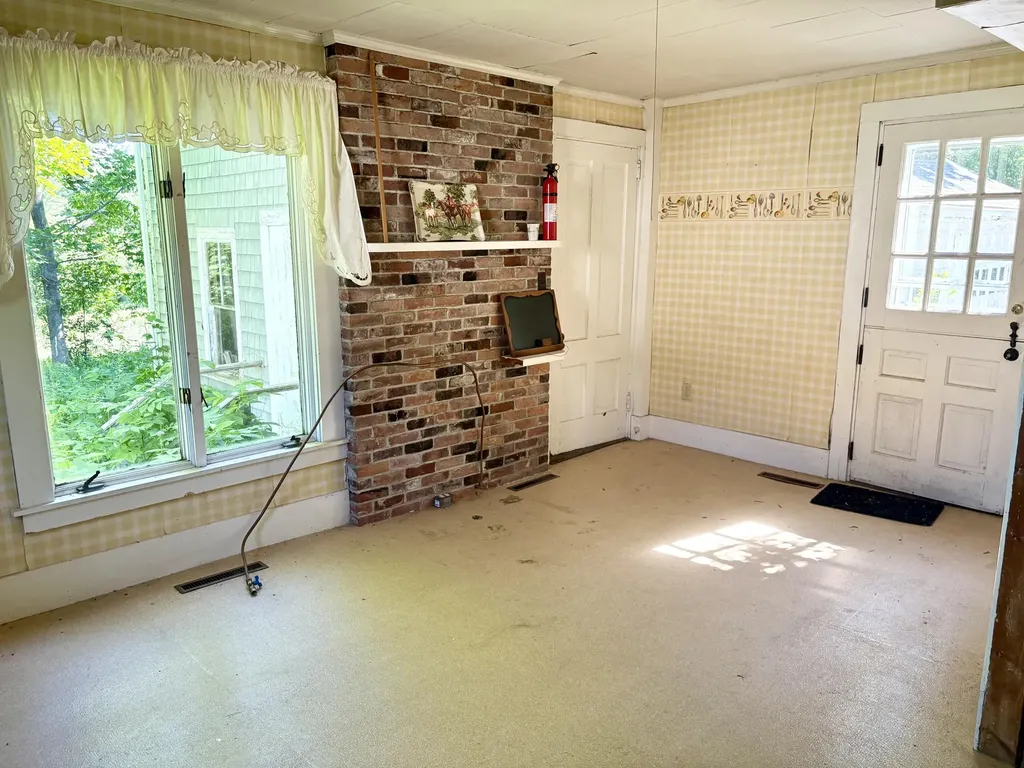 226 Elm Street Damariscotta ME 04543