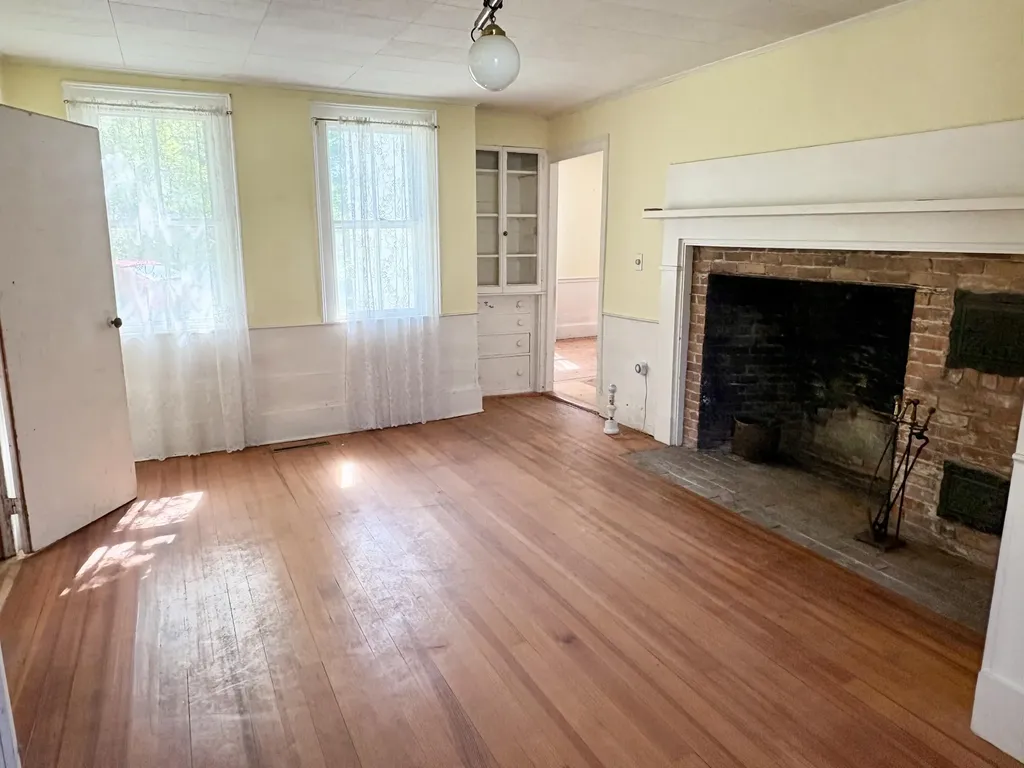 226 Elm Street Damariscotta ME 04543