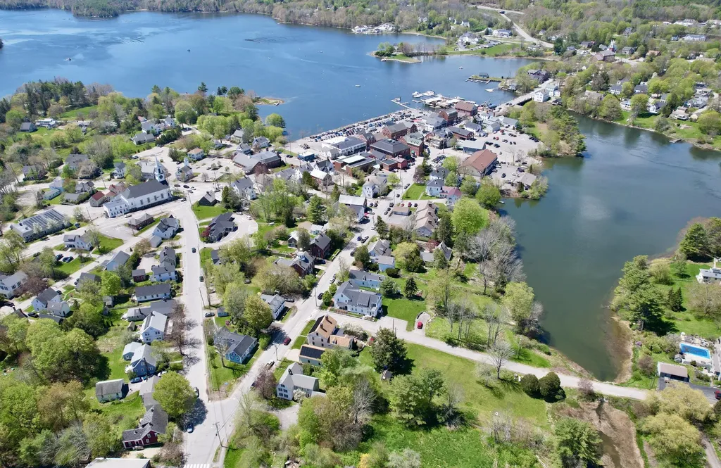 226 Elm Street Damariscotta ME 04543