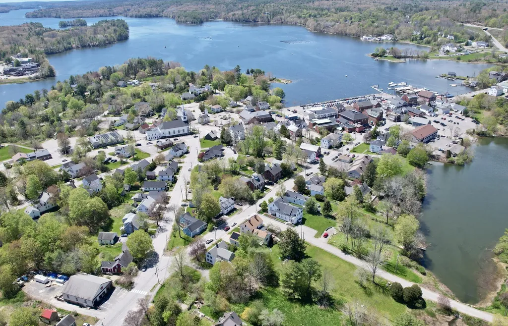 226 Elm Street Damariscotta ME 04543