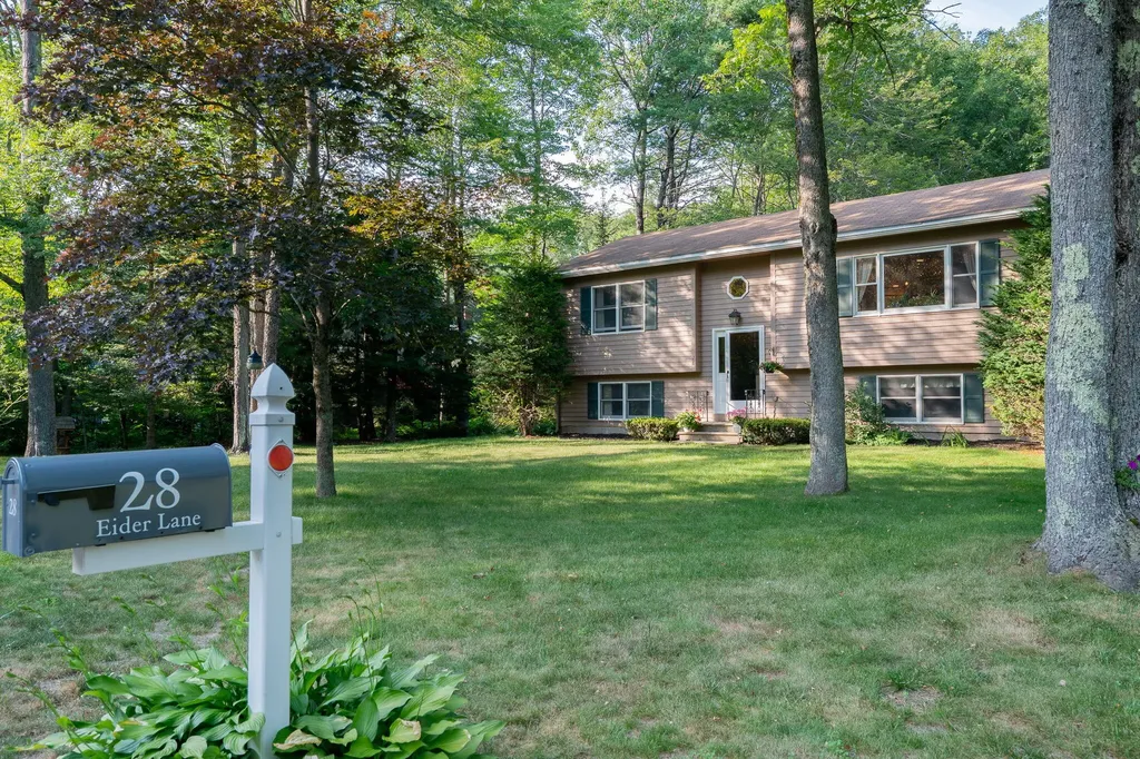 28 Eider Lane Topsham ME 04086