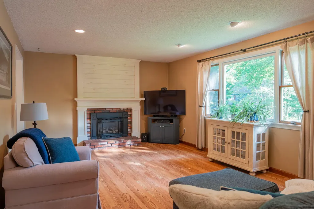 28 Eider Lane Topsham ME 04086