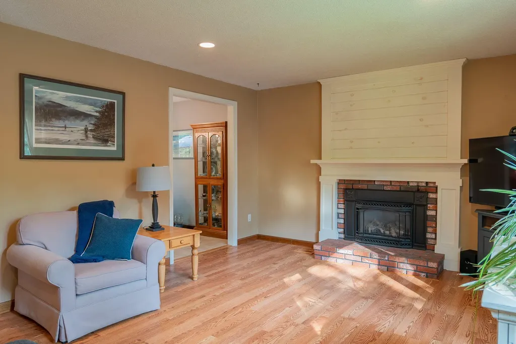 28 Eider Lane Topsham ME 04086