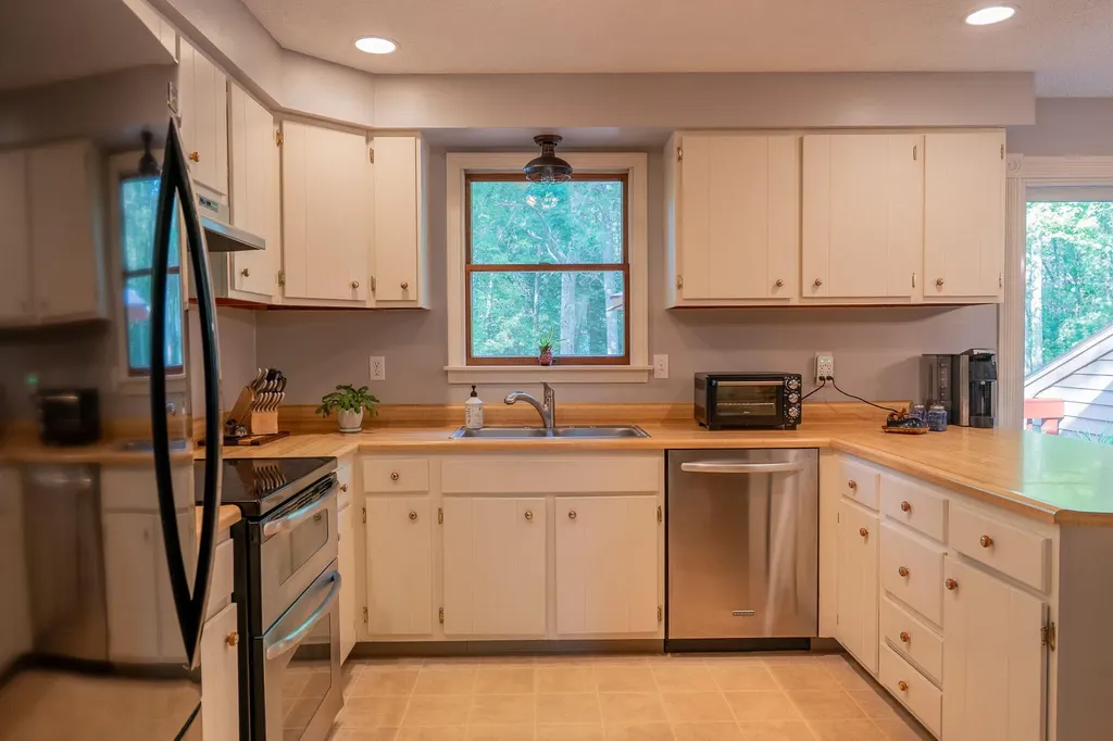 28 Eider Lane Topsham ME 04086