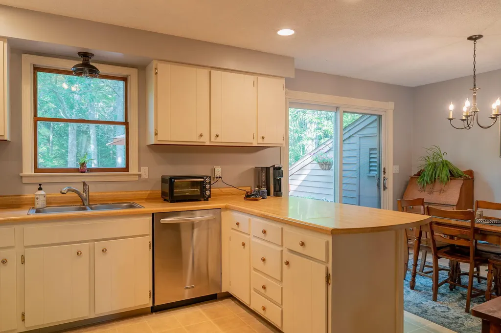 28 Eider Lane Topsham ME 04086