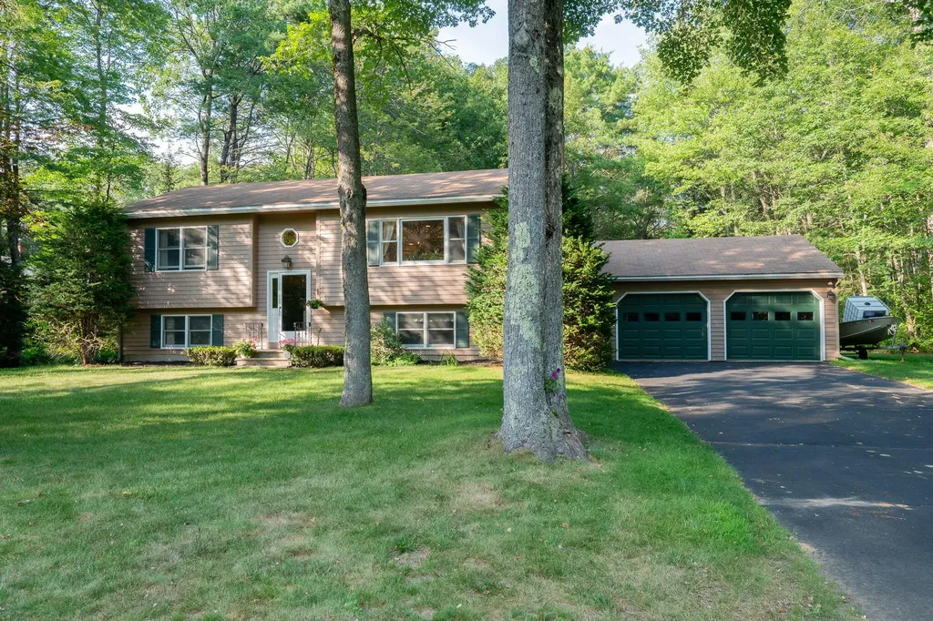 28 Eider Lane Topsham ME 04086