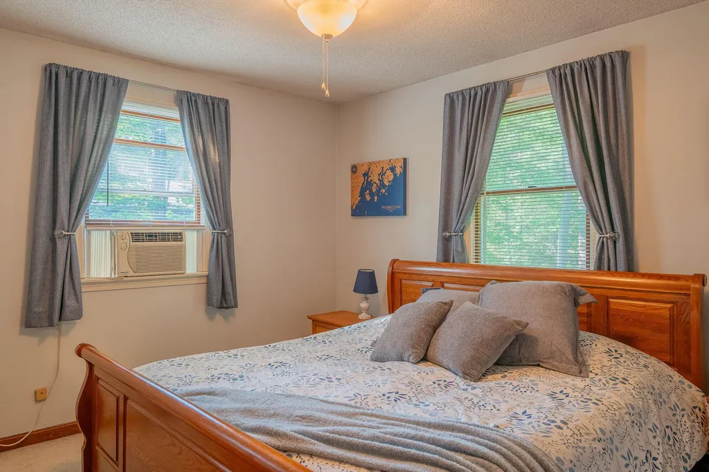 28 Eider Lane Topsham ME 04086