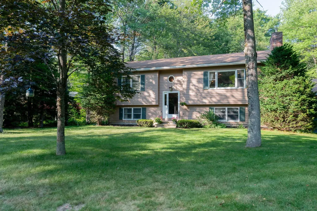 28 Eider Lane Topsham ME 04086