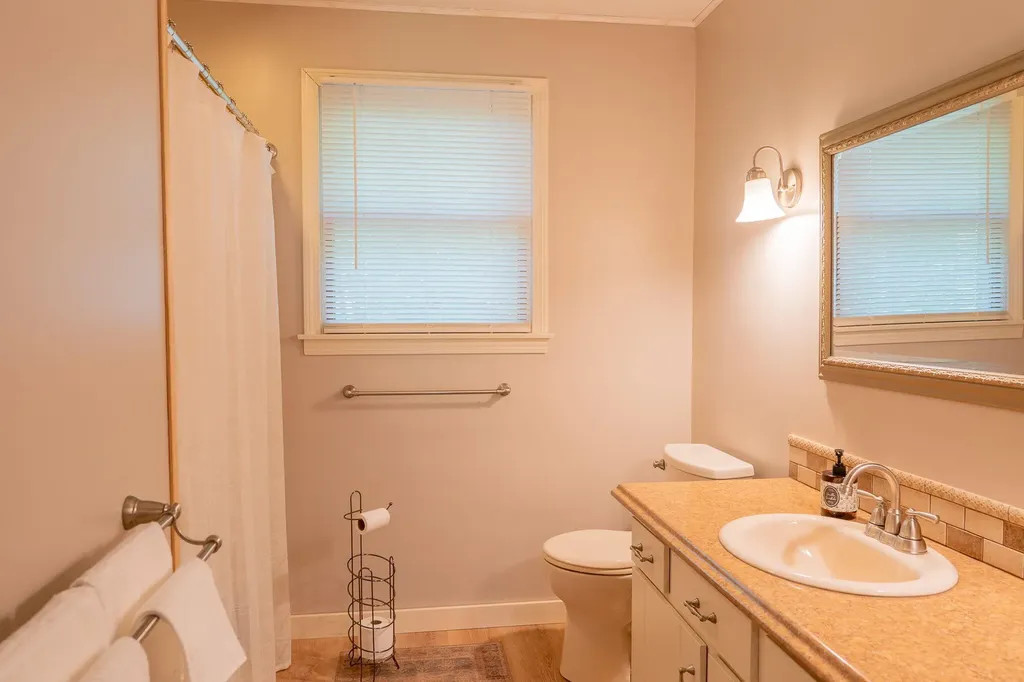 28 Eider Lane Topsham ME 04086