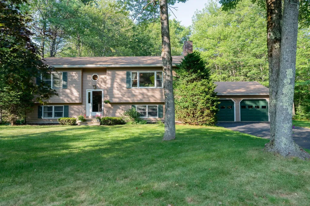 28 Eider Lane Topsham ME 04086