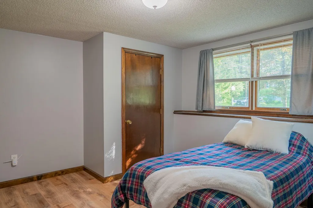 28 Eider Lane Topsham ME 04086