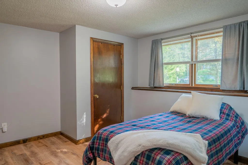 28 Eider Lane Topsham ME 04086
