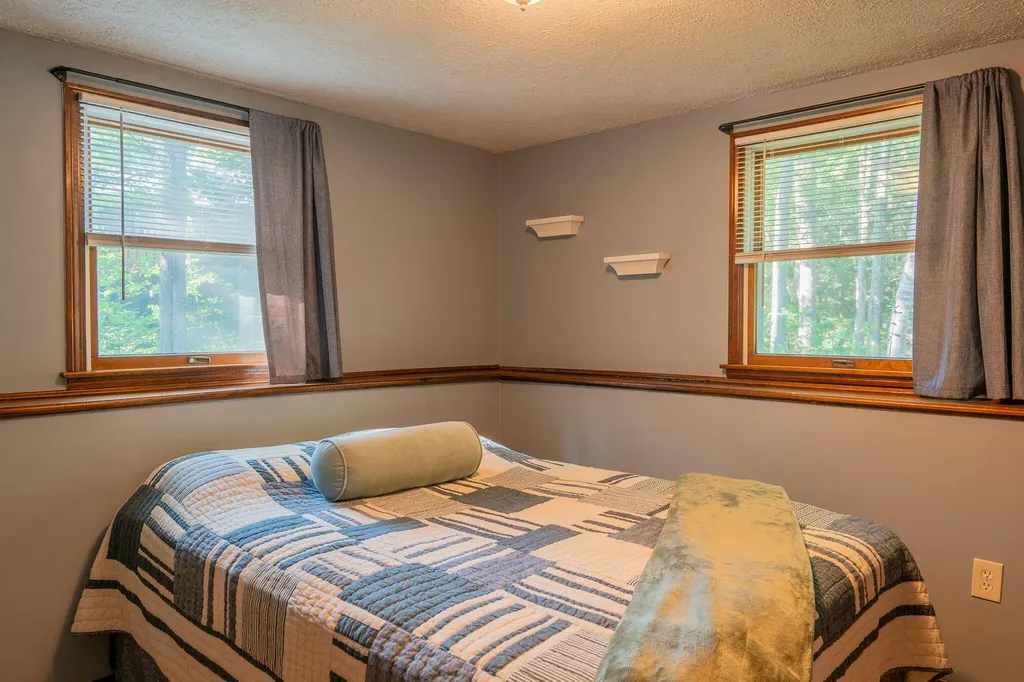 28 Eider Lane Topsham ME 04086