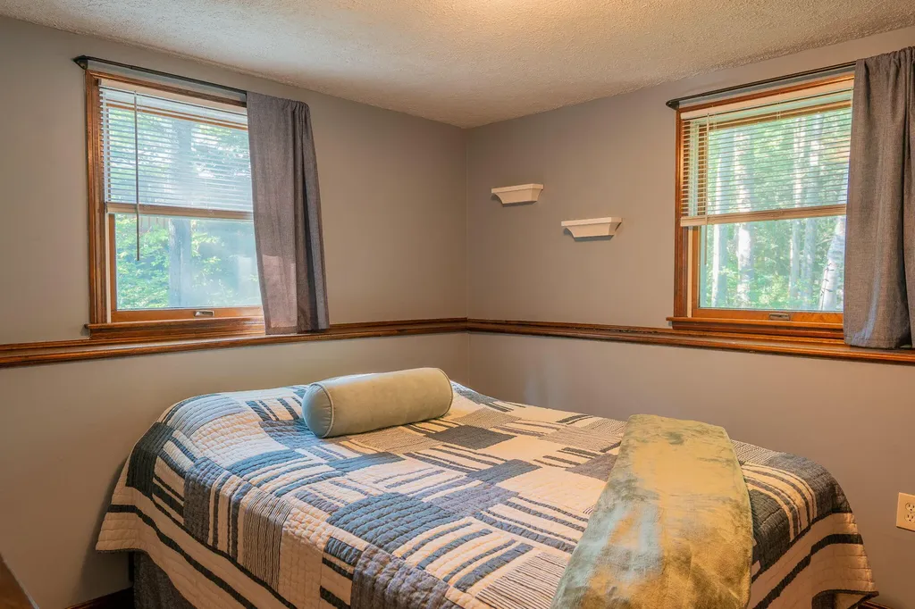 28 Eider Lane Topsham ME 04086
