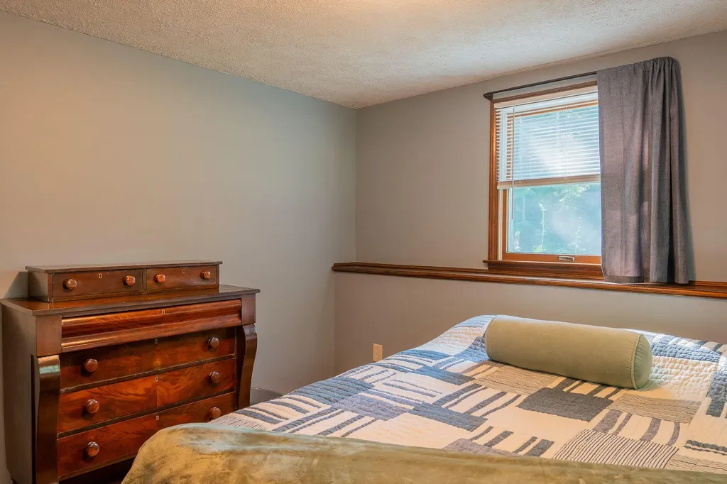 28 Eider Lane Topsham ME 04086
