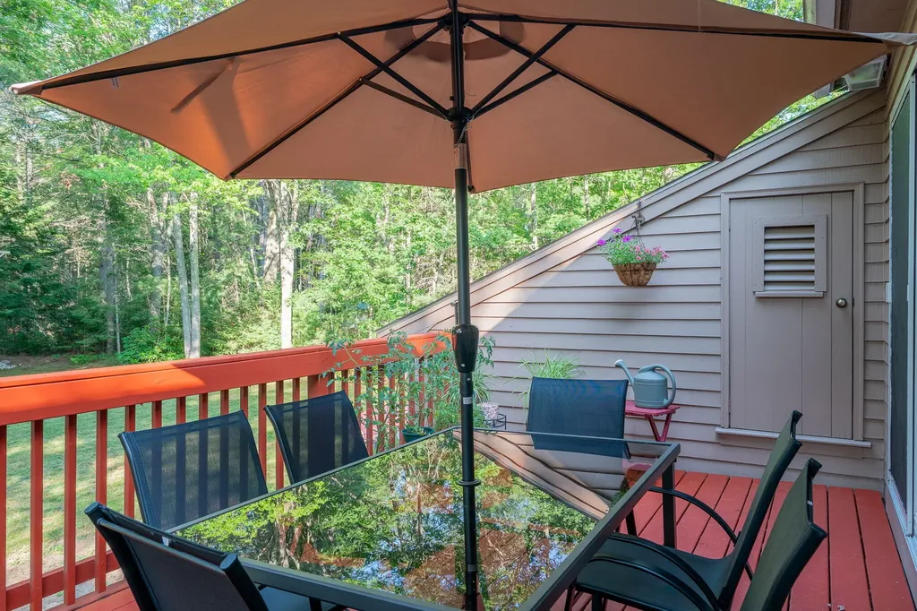 28 Eider Lane Topsham ME 04086