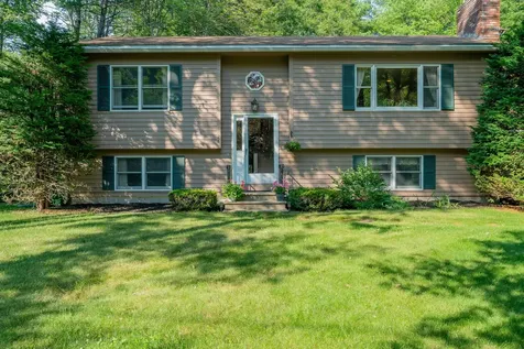 28 Eider Lane Topsham ME 04086