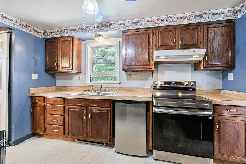 10 Fuller Street Richmond ME 04357
