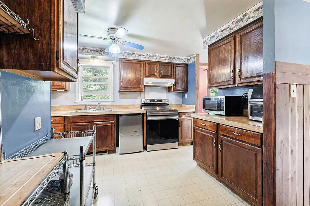 10 Fuller Street Richmond ME 04357