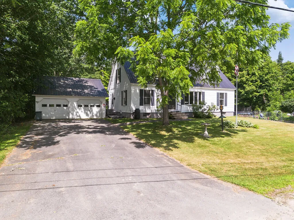 10 Fuller Street Richmond ME 04357