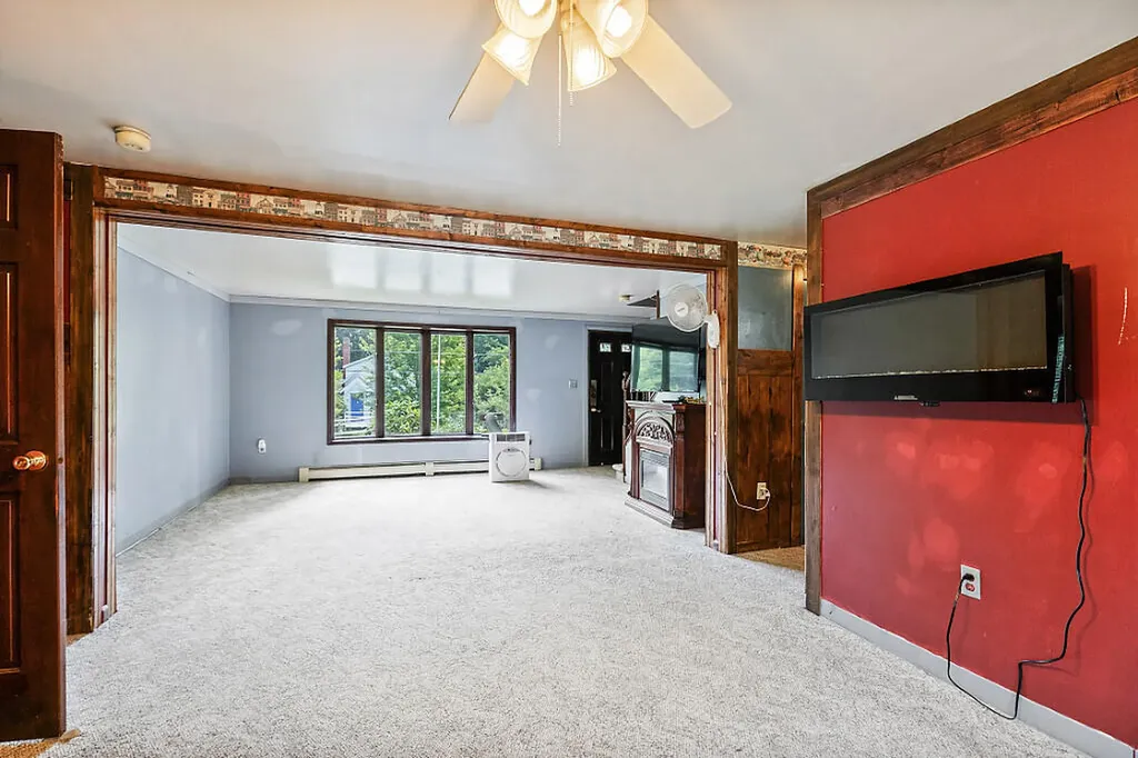 10 Fuller Street Richmond ME 04357