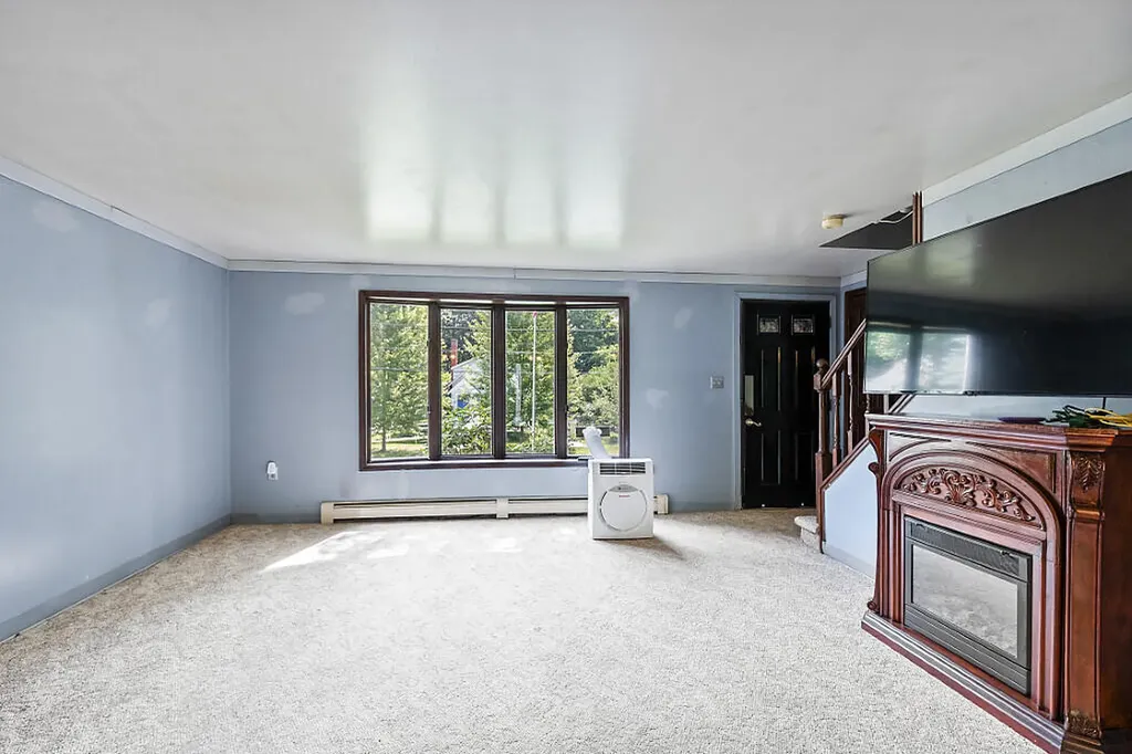 10 Fuller Street Richmond ME 04357