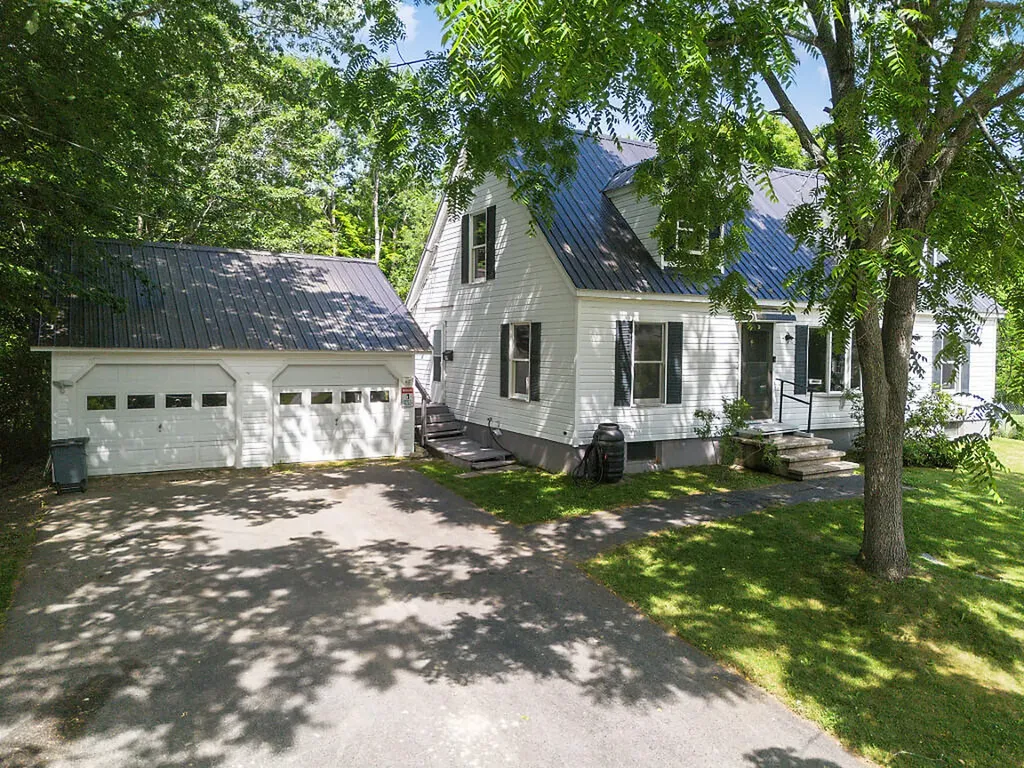 10 Fuller Street Richmond ME 04357